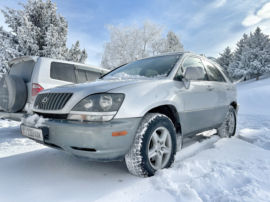 Location Lexus RX300 2000 Kirghizistan
